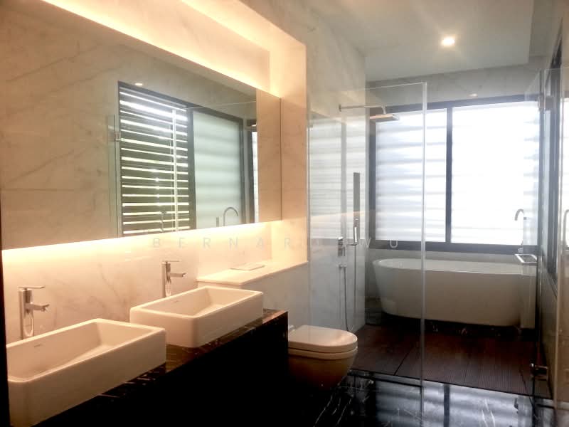Holland Grove Park Freehold Semi Detached, Holland Grove Drive / Mount Sinai Avenue / Grove Drive, 5 Bedrooms, 7,000 sqft, Semi-Detached House For Sale, by Bernard Wu, 500186863 - Bathroom - PropertyGuru.com.sg