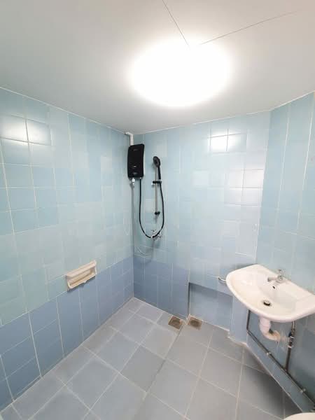 Ivory Heights, Jurong East Street 13, 3 Bedrooms, 1,701 sqft, Condominium For Sale, by Kelvin Lim, 500186882 - Bathroom - PropertyGuru.com.sg