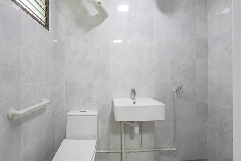 161 Simei Road, 161 Simei Road, 3 Bedrooms, 1,163 sqft, HDB Flat For Sale, by JOHN YEO, 500186885 - Bathroom - PropertyGuru.com.sg