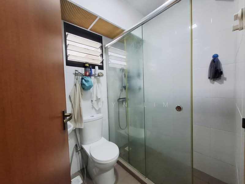 121B Punggol Edge, 121B Edgedale Plains, 3 Bedrooms, 1,001 sqft, HDB Flat For Sale, by Jeslyn Lim, 500186888 - Bathroom - PropertyGuru.com.sg