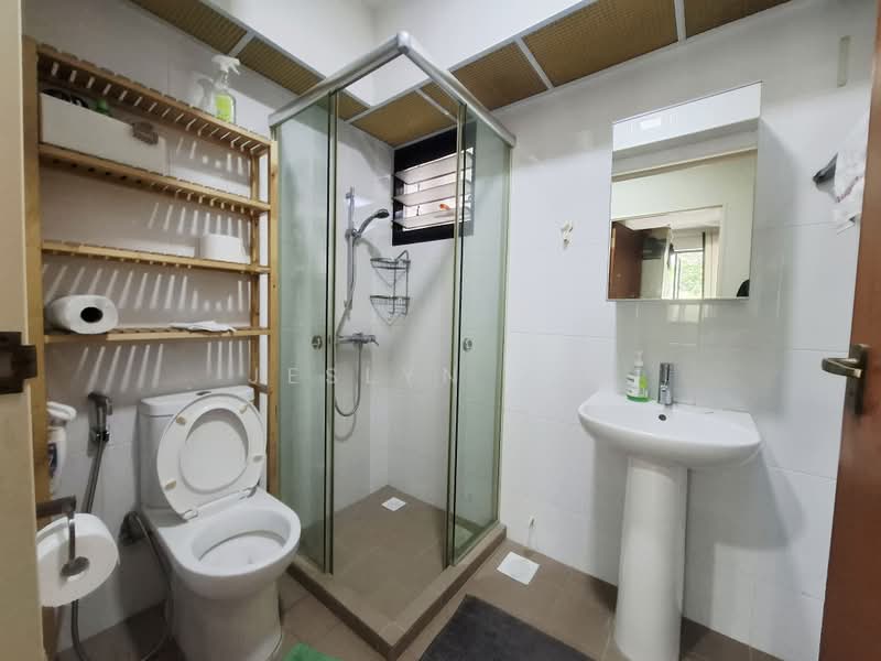121B Punggol Edge, 121B Edgedale Plains, 3 Bedrooms, 1,001 sqft, HDB Flat For Sale, by Jeslyn Lim, 500186888 - Bathroom - PropertyGuru.com.sg