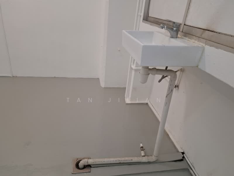 Valiant Industrial Building, 30 Kallang Pudding Road, 360 sqft, Light Industrial (B1) For Rent, by Tan Jilian, 500186913 - Water basin - CommercialGuru.com.sg