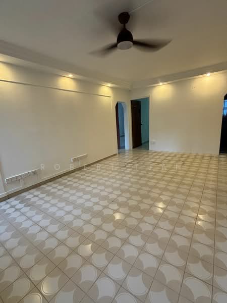 906 Tampines Avenue 4, 906 Tampines Avenue 4, 3 Bedrooms, 1,119 sqft, HDB Flat For Rent, by Robert Tjan, 500186917 - Living Room - PropertyGuru.com.sg