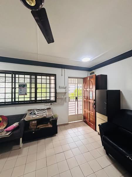 247 Bukit Batok East Avenue 5, 247 Bukit Batok East Avenue 5, 3 Bedrooms, 1,109 sqft, HDB Flat For Sale, by Sk Mani, 500186919 - Living Room - PropertyGuru.com.sg
