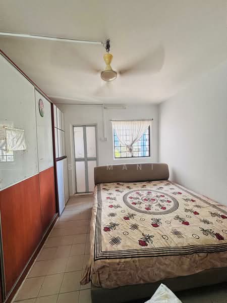 247 Bukit Batok East Avenue 5, 247 Bukit Batok East Avenue 5, 3 Bedrooms, 1,109 sqft, HDB Flat For Sale, by Sk Mani, 500186919 - Bedroom - PropertyGuru.com.sg