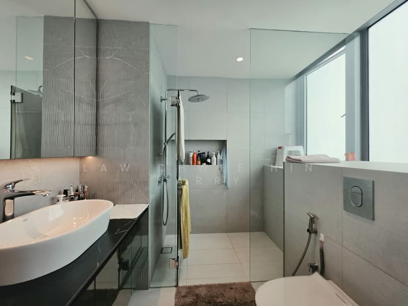 Park Infinia at Wee Nam, 2A Lincoln Road, 4 Bedrooms, 3,218 sqft, Condominium For Rent, by Law Chwee Hin Harry, 500186940 - MBR Toilet - PropertyGuru.com.sg