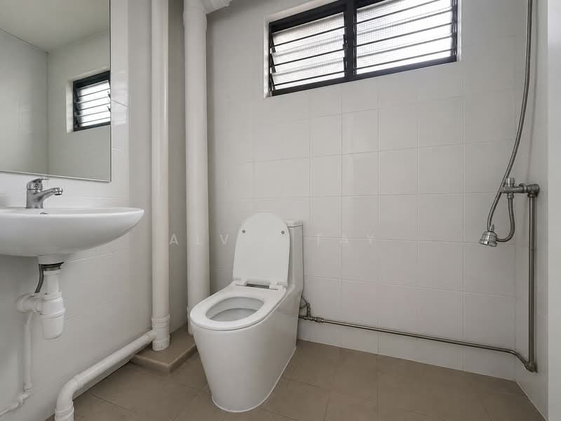 327 Serangoon Avenue 3, 327 Serangoon Avenue 3, Room Rental, 150 sqft, HDB Flat For Rent, by Alvin Tay, 500186941 - Bathroom - PropertyGuru.com.sg