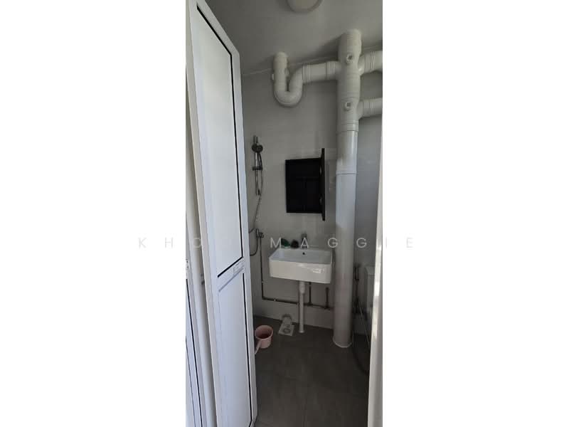 436 Fajar Road, 436 Fajar Road, 3 Bedrooms, 1,119 sqft, HDB Flat For Rent, by Khoo Maggie, 500186952 - Bathroom - PropertyGuru.com.sg