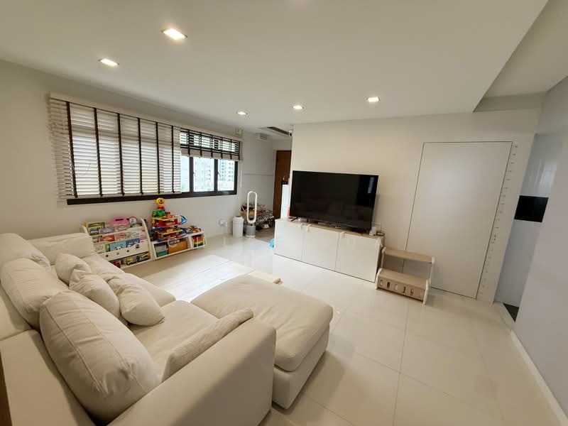 405 Admiralty Link, 405 Admiralty Link, 3 Bedrooms, 969 sqft, HDB Flat For Sale, by Chloe Kua, 500186959 - Living Room - PropertyGuru.com.sg