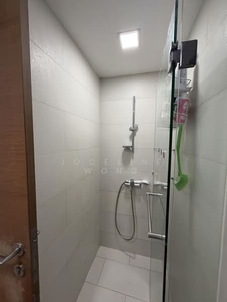 The Topiary, 17 Fernvale Lane, 3 Bedrooms, 1,119 sqft, Executive Condominium For Sale, by Joceline Wong, 500186964 - Bathroom - PropertyGuru.com.sg
