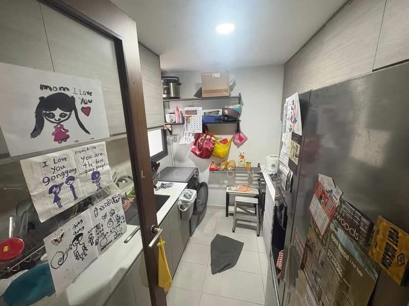 Bellewoods, 104 Woodlands Avenue 5, 3 Bedrooms, 936 sqft, Executive Condominium For Sale, by Alice Ong, 500186968 - Kitchen - PropertyGuru.com.sg
