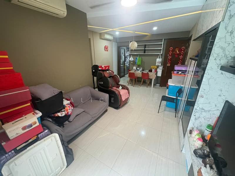 Bellewoods, 104 Woodlands Avenue 5, 3 Bedrooms, 936 sqft, Executive Condominium For Sale, by Alice Ong, 500186968 - Living Room - PropertyGuru.com.sg