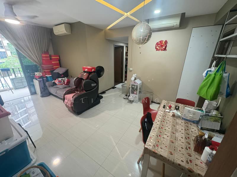 Bellewoods, 104 Woodlands Avenue 5, 3 Bedrooms, 936 sqft, Executive Condominium For Sale, by Alice Ong, 500186968 - Living Room - PropertyGuru.com.sg