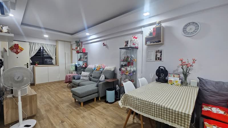 210 Jurong East Street 21, 210 Jurong East Street 21, 2 Bedrooms, 721 sqft, HDB Flat For Sale, by Joyce S Mur, 500186981 - Living Room - PropertyGuru.com.sg