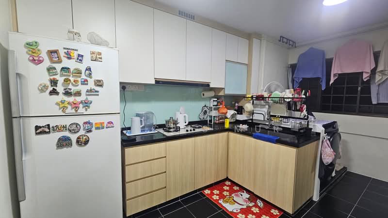 210 Jurong East Street 21, 210 Jurong East Street 21, 2 Bedrooms, 721 sqft, HDB Flat For Sale, by Joyce S Mur, 500186981 - Kitchen - PropertyGuru.com.sg