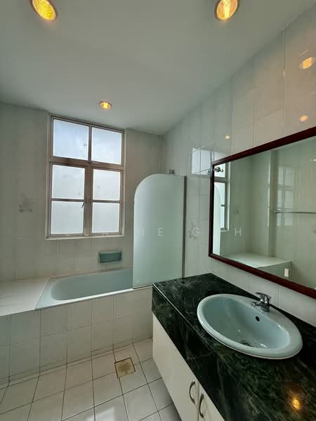 La Suisse I, 58 Swiss View, 5 Bedrooms, 4,844 sqft, Condominium For Rent, by Elaine Goh, 500186985 - Bathroom - PropertyGuru.com.sg