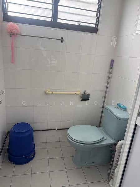 419 Bedok North Street 1, 419 Bedok North Street 1, 2 Bedrooms, 732 sqft, HDB Flat For Rent, by Gillian Loke, 500186989 - Bathroom - PropertyGuru.com.sg