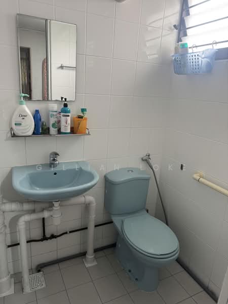 419 Bedok North Street 1, 419 Bedok North Street 1, 2 Bedrooms, 732 sqft, HDB Flat For Rent, by Gillian Loke, 500186989 - Bathroom - PropertyGuru.com.sg