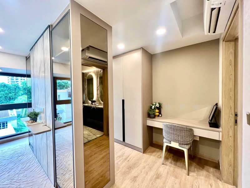 Thomson/Novena ✧ Brand New Terrace Houses ✧ City-Fringe Lifestyle, Thomson Road, Moulmein Road, Shrewsbury Road, 5 Bedrooms, 6,062 sqft, Terraced House For Sale, by Brenda Zee (徐黎倫), 500187013 - Master Walk-in Wardrobe - PropertyGuru.com.sg