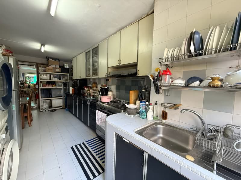 334 Clementi Avenue 2, 334 Clementi Avenue 2, 3 Bedrooms, 990 sqft, HDB Flat For Sale, by Jason Ng, 500187014 - Kitchen - PropertyGuru.com.sg