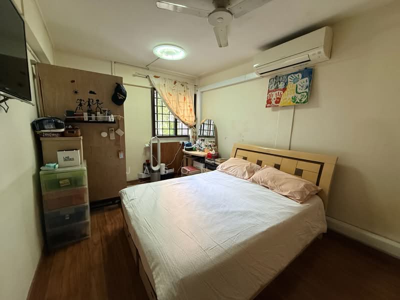 334 Clementi Avenue 2, 334 Clementi Avenue 2, 3 Bedrooms, 990 sqft, HDB Flat For Sale, by Jason Ng, 500187014 - Bedroom - PropertyGuru.com.sg