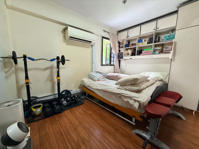 334 Clementi Avenue 2, 334 Clementi Avenue 2, 3 Bedrooms, 990 sqft, HDB Flat For Sale, by Jason Ng, 500187014 - Bedroom - PropertyGuru.com.sg
