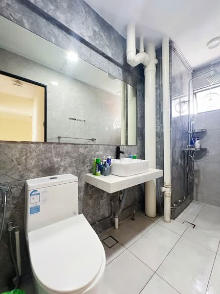 469 Jurong West Street 41, 469 Jurong West Street 41, 3 Bedrooms, 1,625 sqft, HDB Flat For Sale, by Vanessa Duan, 500187020 - Bathroom - PropertyGuru.com.sg