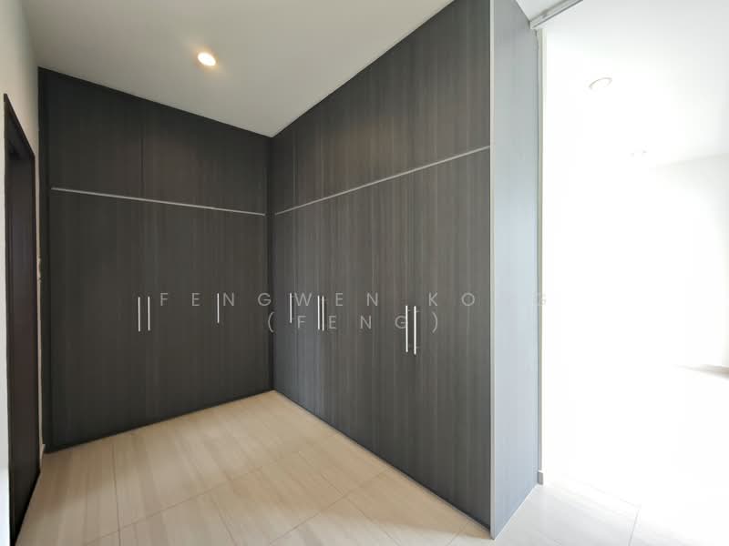 Jalan Gendang / Bright Hill MRT/ Faber Garden Estate/ Upper Thomson, Jalan Gendang, 4 Bedrooms, 2,600 sqft, Semi-Detached House For Rent, by Fengwen Kong (Feng), 500187041 - Master walk-in wardrobe - PropertyGuru.com.sg