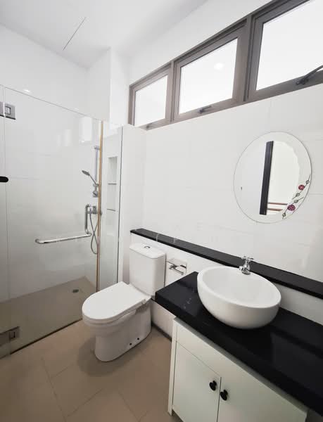 Jalan Gendang / Bright Hill MRT/ Faber Garden Estate/ Upper Thomson, Jalan Gendang, 4 Bedrooms, 2,600 sqft, Semi-Detached House For Rent, by Fengwen Kong (Feng), 500187041 - Common Bathroom/ 2nd floor - PropertyGuru.com.sg