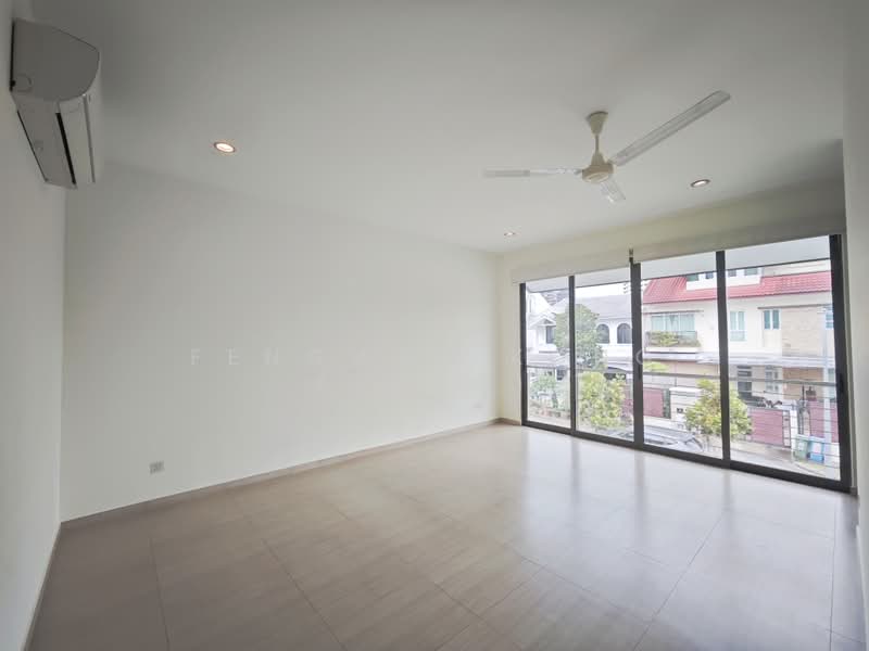 Jalan Gendang / Bright Hill MRT/ Faber Garden Estate/ Upper Thomson, Jalan Gendang, 4 Bedrooms, 2,600 sqft, Semi-Detached House For Rent, by Fengwen Kong (Feng), 500187041 - Master Bedroom - PropertyGuru.com.sg