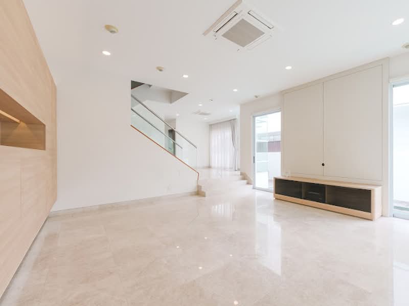 Mountbatten Road, , 5 Bedrooms, 4,500 sqft, Semi-Detached House For Rent, by Clinton Lim, 500187045 - Living Room - PropertyGuru.com.sg