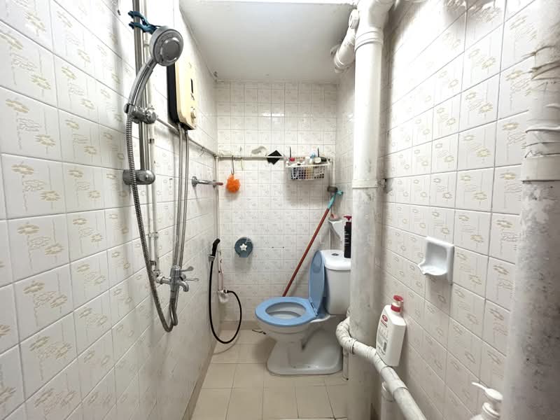120 Lorong 2 Toa Payoh, 120 Lorong 2 Toa Payoh, 1 Bedroom, 431 sqft, HDB Flat For Sale, by Dylan Lee, 500187049 - Bathroom - PropertyGuru.com.sg