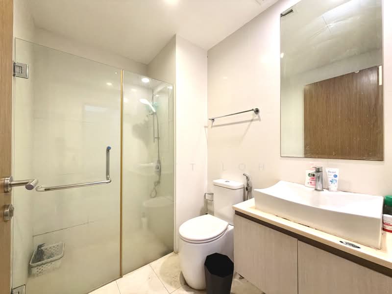 38 I Suites, 38 Ipoh Lane, 2 Bedrooms, 689 sqft, Condominium For Sale, by Scott Loh, 500187064 - Common Bathroom - PropertyGuru.com.sg