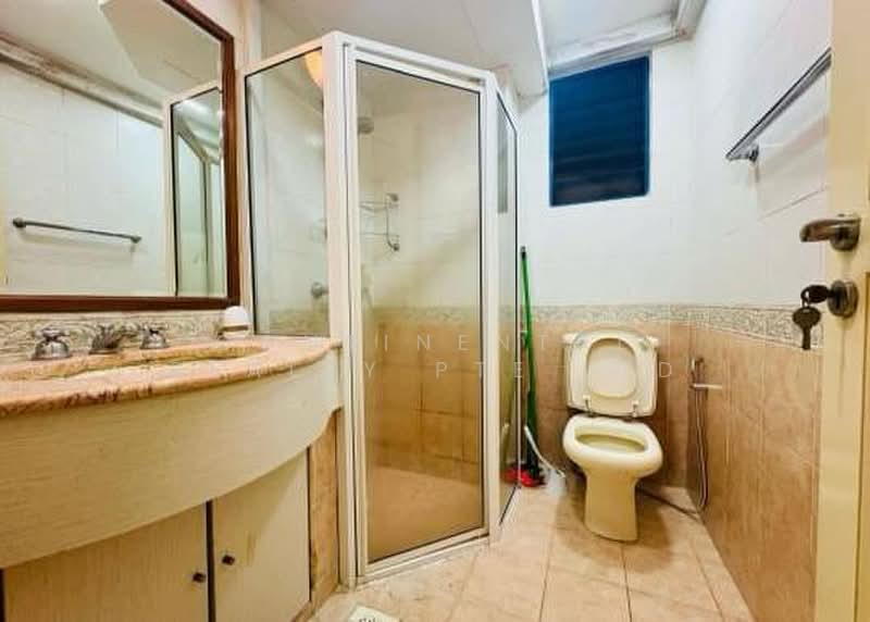 Westcove Condo, 10 West Coast Crescent, 2 Bedrooms, 1,130 sqft, Condominium For Rent, by CHUE HAN YI, JEREMY, 500187076 - Bathroom - PropertyGuru.com.sg