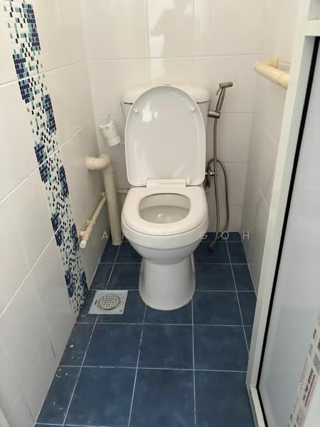19 Marsiling Lane, 19 Marsiling Lane, 3 Bedrooms, 650 sqft, HDB Flat For Rent, by Sharon Goh, 500187078 - Bathroom - PropertyGuru.com.sg