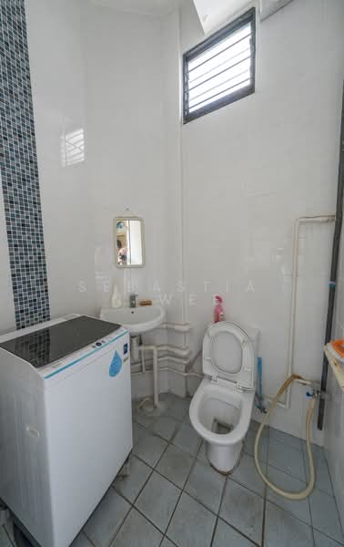104 Jurong East Street 13, , 380 sqft, Shop / Shophouse For Rent, by Sebastian Wee, 500187095 - Shared Toilet - CommercialGuru.com.sg