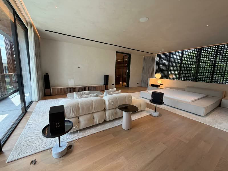 Brand new GCB! Bring Your Luggage! High End fittings and furniture with lift, pool, wine cellar!, , 7 Bedrooms, 15,000 sqft, Good Class Bungalow For Sale, by James Jau, 500187103 - Master Bedroom - PropertyGuru.com.sg