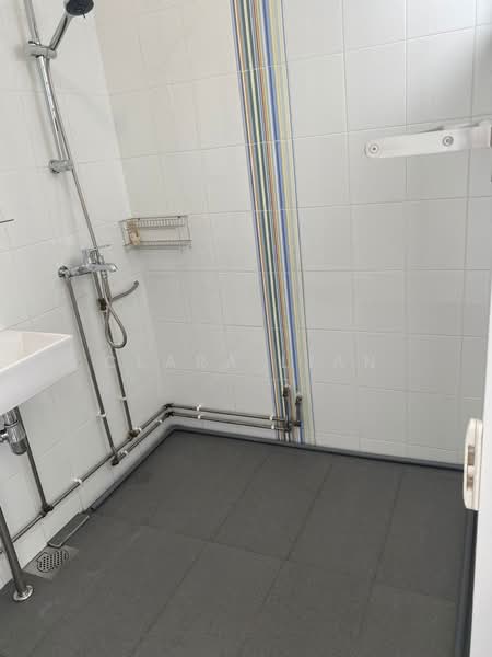 424 Tampines Street 41, 424 Tampines Street 41, 2 Bedrooms, 797 sqft, HDB Flat For Sale, by Clara Lian, 500187115 - Bathroom - PropertyGuru.com.sg