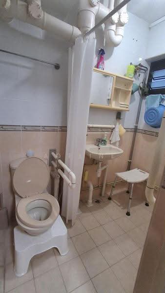 67 Telok Blangah Drive, 67 Telok Blangah Drive, Harbourfront / Telok Blangah, Room Rental, 200 sqft, HDB Flat For Rent, by Adeline Tan, 500187153 - Bathroom - PropertyGuru.com.sg