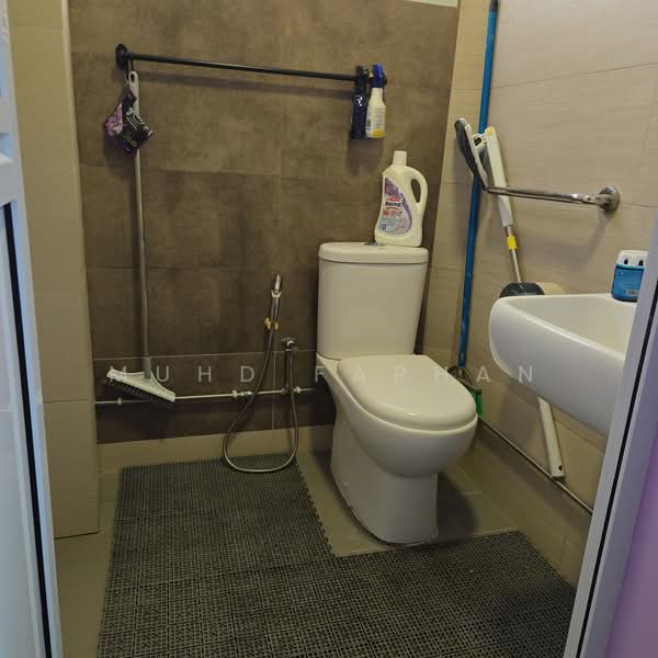 48 Teban Gardens Road, 48 Teban Gardens Road, Room Rental, 100 sqft, HDB Flat For Rent, by Muhd Farhan, 500187157 - Bathroom - PropertyGuru.com.sg