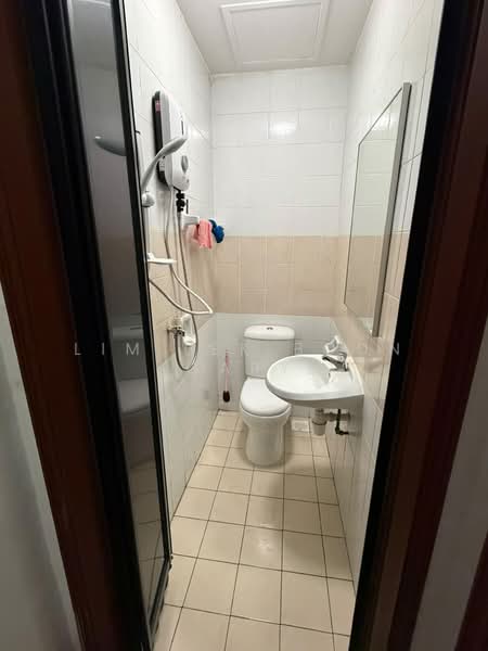 Dover Parkview, 30 Dover Rise, Room Rental, 80 sqft, Condominium For Rent, by Lim Lek Boon Gary, 500187158 - Bathroom - PropertyGuru.com.sg