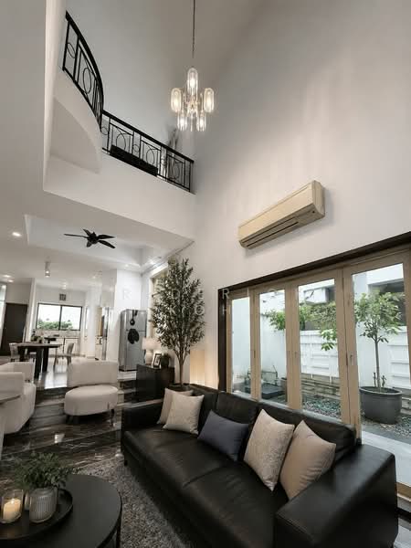 POH HUAT ROAD⚡Private Pool ⚡Serangoon North MRT, , 4 Bedrooms, 3,300 sqft, Terraced House For Sale, by Frederick Koh, 500187160 - Living Room - PropertyGuru.com.sg