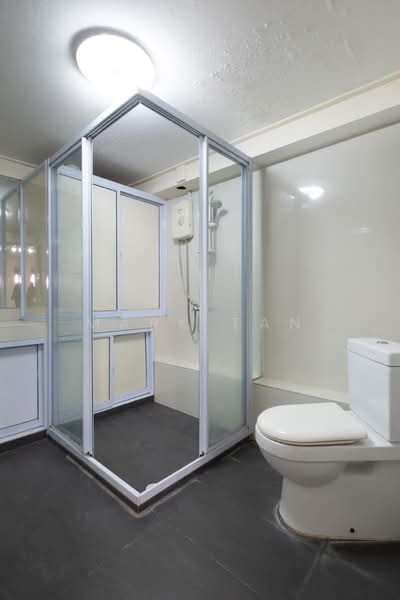 Jalan uji, Jalan uji, Room Rental, 400 sqft, Semi-Detached House For Rent, by Mark Tan, 500187185 - Bathroom - PropertyGuru.com.sg