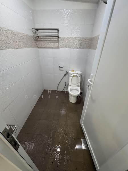 17 JIn Asas, 17 JIn Asas, Room Rental, 80 sqft, Bungalow House For Rent, by LEO, 500187188 - Bathroom - PropertyGuru.com.sg