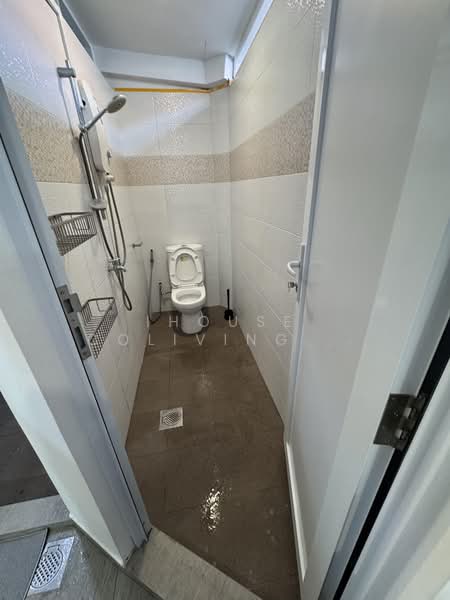 17 JIn Asas, 17 JIn Asas, Room Rental, 80 sqft, Bungalow House For Rent, by LEO, 500187188 - Bathroom - PropertyGuru.com.sg