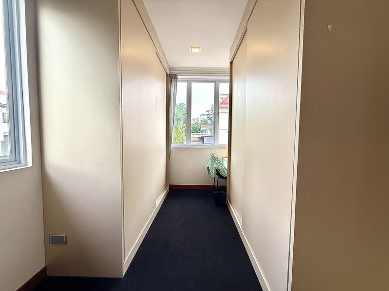 Tivoli Gardens, Tai Keng Gardens, 5 Bedrooms, 3,500 sqft, Terraced House For Sale, by Zhong Xiaomei, 500187192 - Walk in wardrobe - PropertyGuru.com.sg