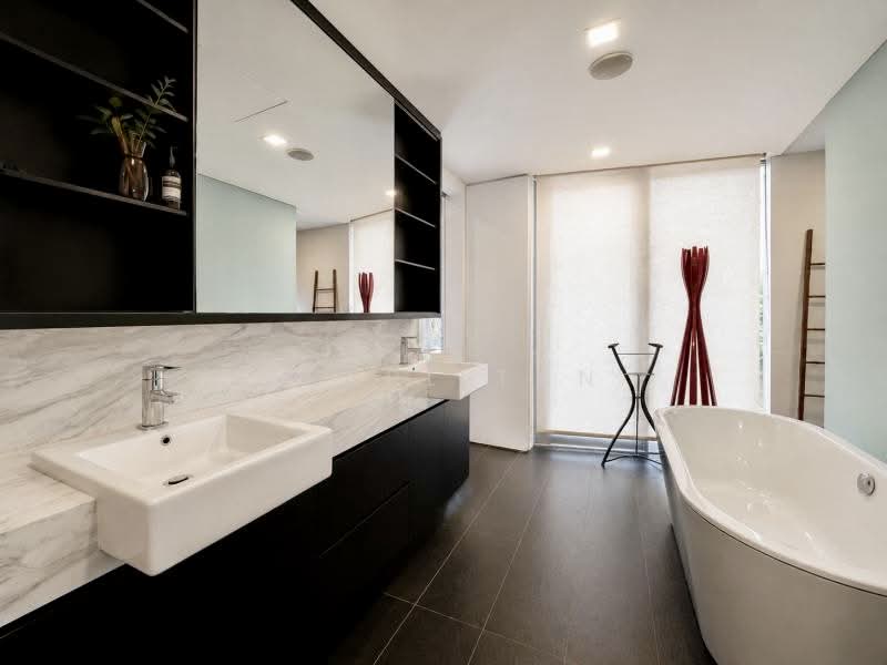 MODERN 2.5 sty DETACHED 1KM SCGS SPACIOUS 5 BEDRMS EN-SUITE PRINE DALKEITH/ TREVOSE LOCALE☎️PEARL918, Narooma, Dalkeith, Camborne, Berrima, Trevose, 5 Bedrooms, 6,000 sqft, Detached House For Sale, by Pearl Tan, 500187230 - Bathroom - PropertyGuru.com.sg