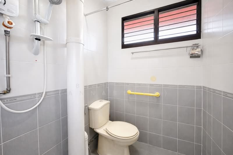 124 Bedok North Road | High‑Floor NO Extension Surrounded by Coffee Shops, 124 Bedok North Road, 2 Bedrooms, 721 sqft, HDB Flat For Sale, by Bell Tan (Annabella), 500187234 - Bathroom - PropertyGuru.com.sg