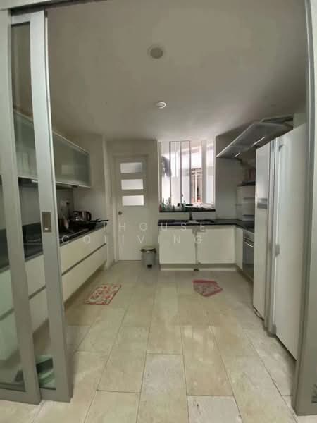 Kerrisdale, 30 Sturdee Road, Room Rental, 100 sqft, Condominium For Rent, by Fennie, 500187239 - Kitchen - PropertyGuru.com.sg