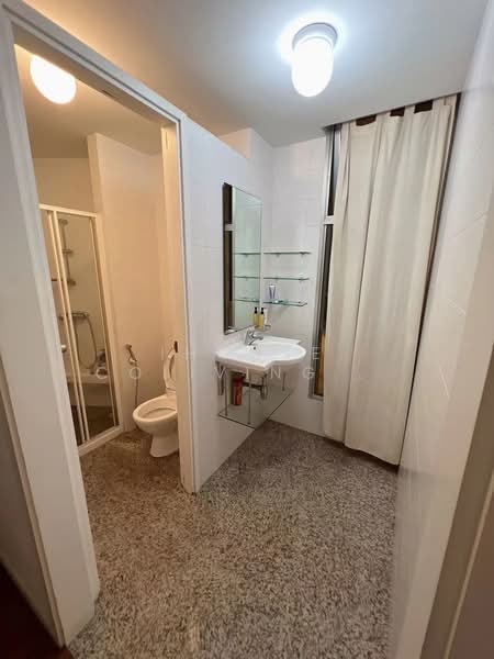 Kerrisdale, 30 Sturdee Road, Room Rental, 100 sqft, Condominium For Rent, by Fennie, 500187239 - Bathroom - PropertyGuru.com.sg